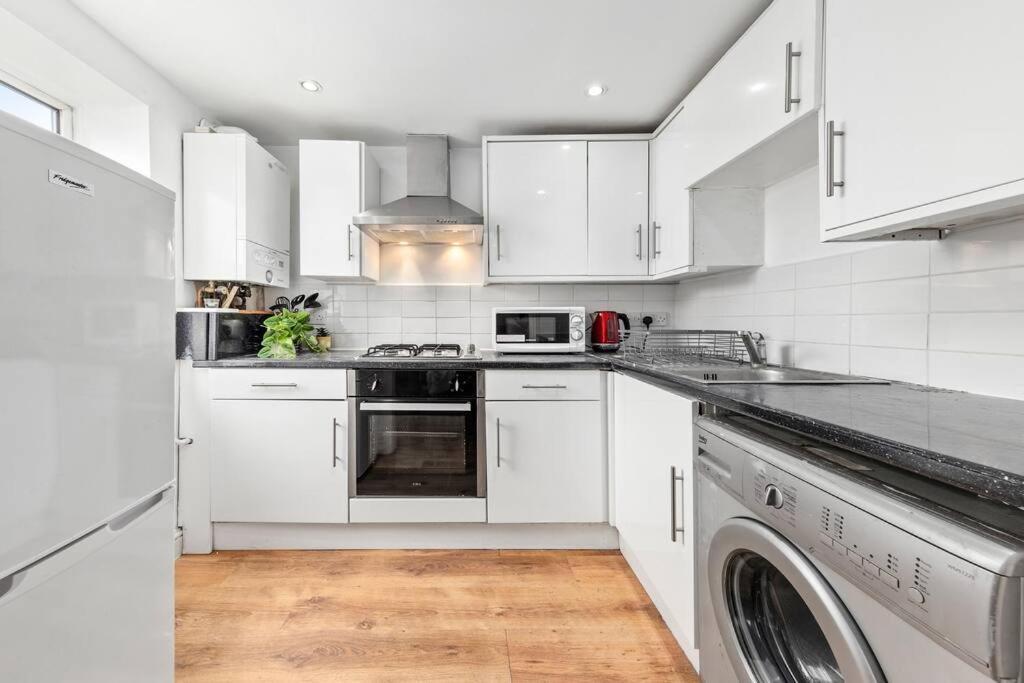 شقة 1Br Modern Flat On Edgware Rd Ed3 لندن المظهر الخارجي الصورة